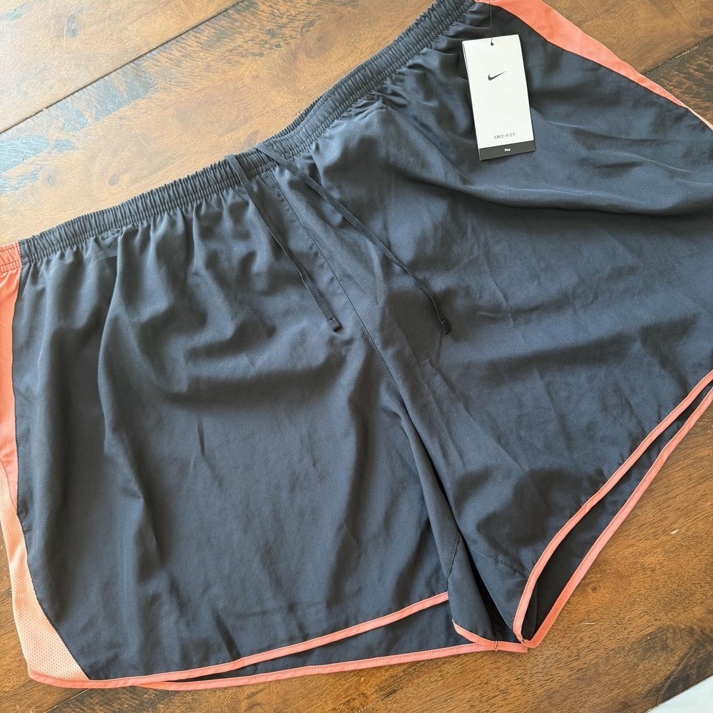 Nike Shorts Womens 3X Gray Dri-FIT Running Colorblock 6 Inch DH2563-047
